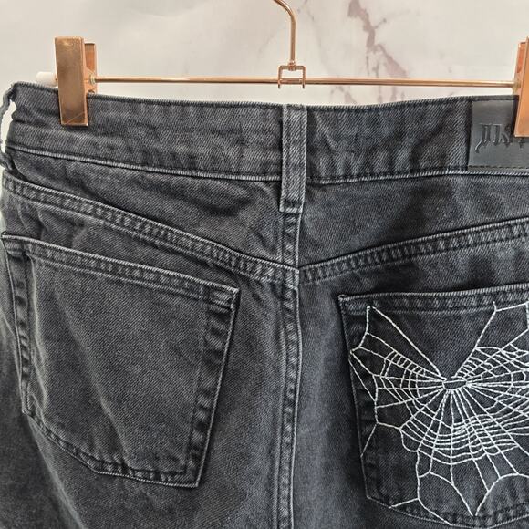 Black Denim Women's Shorts with Spider Embroidery - Picture 6 of 11